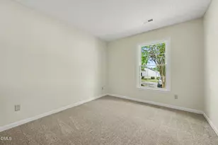 6802 Fairpoint Ct, Raleigh, NC 27613 - Photo 9