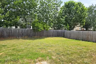 105 Chandler Springs Dr, Holly Springs, NC 27540 - Photo 17