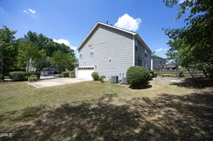 154 Stobhill Ln, Holly Springs, NC 27540 - Photo 3