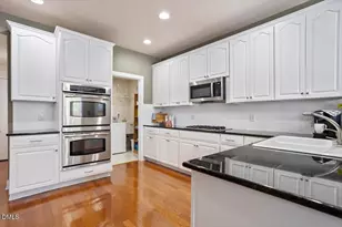 10916 Clovermill Cir, Raleigh, NC 27617 - Photo 17