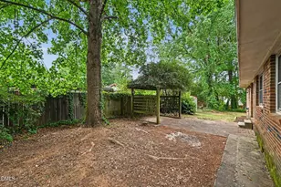 1308 Azalea Dr, Raleigh, NC 27607 - Photo 19