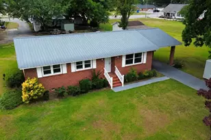 414 E Bostic St, Beulaville, NC 28518 - Photo 3
