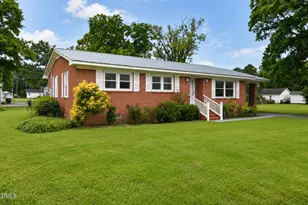 414 E Bostic St, Beulaville, NC 28518 - Photo 1