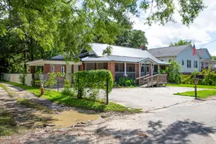 211 E Elm St, Bladenboro, NC 28320 - Photo 3