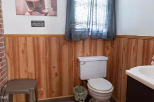 211 E Elm St, Bladenboro, NC 28320 - Photo 33