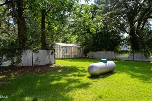 211 E Elm St, Bladenboro, NC 28320 - Photo 5