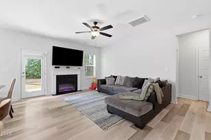 675 Amusement Dr, Hope Mills, NC 28348 - Photo 15