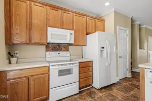 2032 Weaverline Dr, Fuquay-Varina, NC 27526 - Photo 7