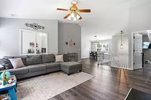 405 Dogwood Creek Pl, Fuquay-Varina, NC 27526 - Photo 5