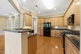 2801 Glenwood Gardens Ln, Raleigh, NC 27608 - Photo 9