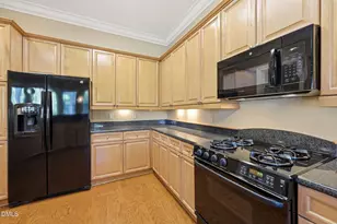 2801 Glenwood Gardens Ln, Raleigh, NC 27608 - Photo 9