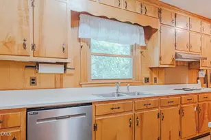 597 Parkview Dr, Burlington, NC 27215 - Photo 13
