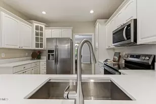 6304 Hilbert Ridge Dr, Holly Springs, NC 27540 - Photo 17
