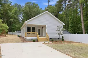 1304 Goldsboro Ave, Sanford, NC 27330 - Photo 1