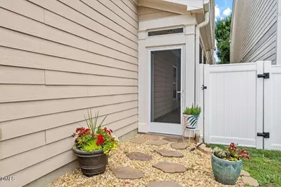 988 Ambergate Station, Apex, NC 27502 - Photo 5