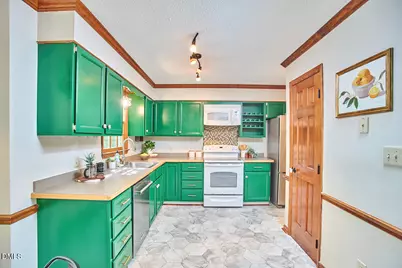 10 Cedar Bluff Court, Durham, NC 27704 - Photo 17