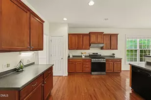 612 Winter Breeze Ct, Cary, NC 27513 - Photo 5