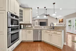 3239 Coventry Ct, Sanford, NC 27332 - Photo 3