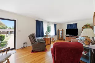 500 Oakwood Ln, Graham, NC 27253 - Photo 5