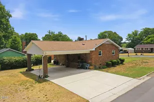 500 Oakwood Ln, Graham, NC 27253 - Photo 3