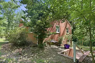 540 W Chisholm St, Sanford, NC 27330 - Photo 5