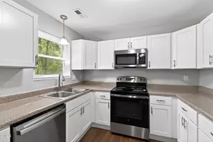 128 Rainbow Ct, Cary, NC 27511 - Photo 9