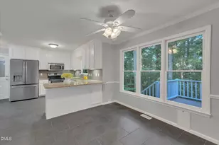 912 Stable Ridge Dr, Holly Springs, NC 27540 - Photo 9