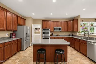 204 Quarryrock Rd, Holly Springs, NC 27540 - Photo 3