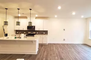 6915 Doddridge Ln, Cary, NC 27519 - Photo 3