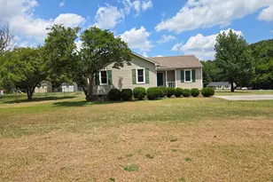 221 Country Ln, Clayton, NC 27520 - Photo 3