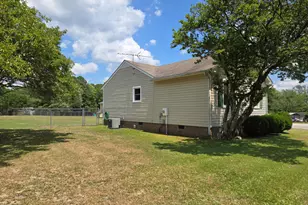 221 Country Ln, Clayton, NC 27520 - Photo 13