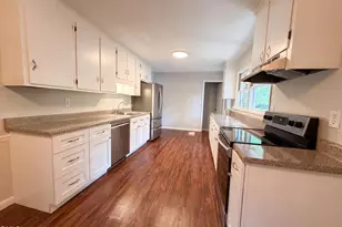 917 Hillview Dr, Cary, NC 27511 - Photo 3