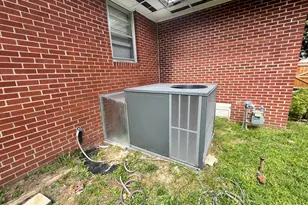 612 W Noble St, Selma, NC 27576 - Photo 7