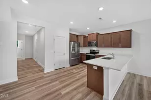 466 Channel Drop Dr, Clayton, NC 27520 - Photo 3
