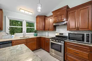 105 Lexington Rd, Chapel Hill, NC 27516 - Photo 5