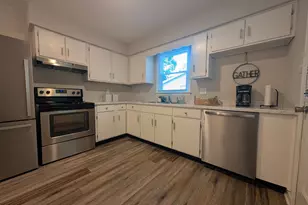 118 E McIver St, Zebulon, NC 27597 - Photo 9