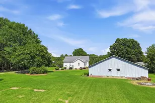 734 S Wakefield St, Zebulon, NC 27597 - Photo 9