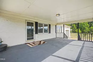 134 Old Oak Ln, Dunn, NC 28334 - Photo 3