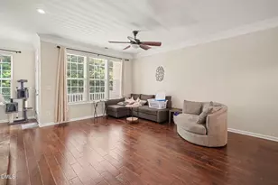 5453 Crescentview Pkwy, Raleigh, NC 27606 - Photo 5