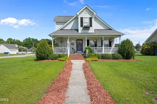 201 Bishop Ln, Dunn, NC 28334 - Photo 3