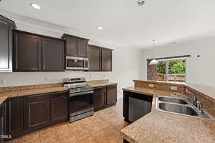 2703 Fern Willow Ct, Fuquay Varina, NC 27526 - Photo 5