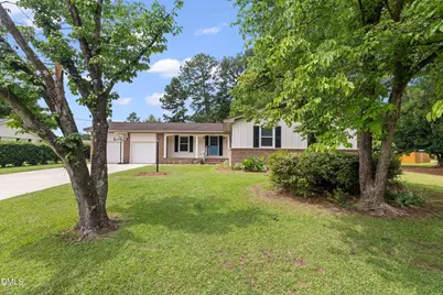 1002 E Maplewood Drive, Benson, NC 27504 - Photo 3