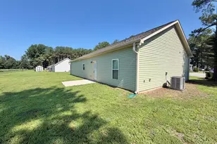 404 S Eastwood Dr, Benson, NC 27504 - Photo 17