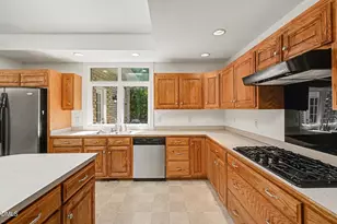 1021 Reaves Dr, Chapel Hill, NC 27516 - Photo 17