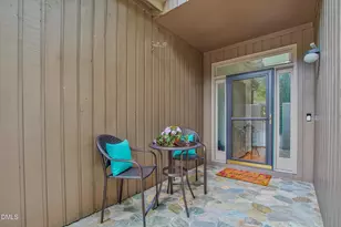 1 Ellsworth Ct, Chapel Hill, NC 27517 - Photo 5