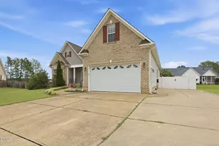 166 Creekwood Cir, Smithfield, NC 27577 - Photo 3