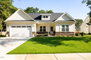203 Fountain Dr, Clinton, NC 28328 - Photo 1