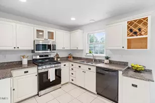 810 Northampton Dr, Cary, NC 27513 - Photo 17