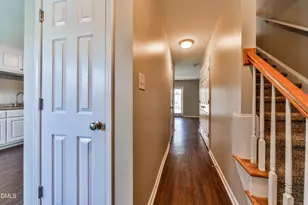 304 Whitehall Ct, Clayton, NC 27520 - Photo 3