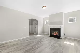 240 E Quailwood Dr, Fuquay-Varina, NC 27526 - Photo 9